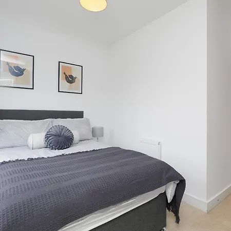3 Bed Townhouse Haven - Steps From Royal Derby Hospital, Driveway Parking Apartment Exterior photo