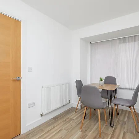 3 Bed Townhouse Haven - Steps From Royal Derby Hospital, Driveway Parking Apartment Exterior photo