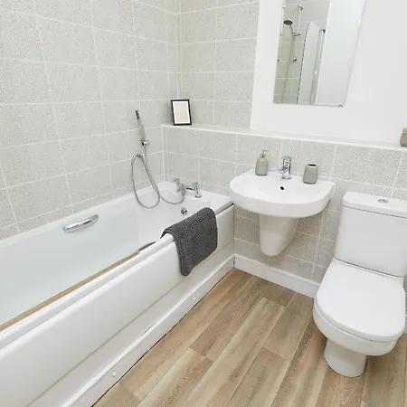 3 Bed Townhouse Haven - Steps From Royal Derby Hospital, Driveway Parking Apartment Exterior photo