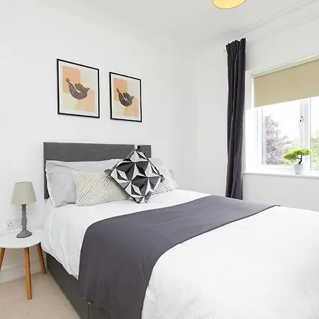 3 Bed Townhouse Haven - Steps From Royal Derby Hospital, Driveway Parking Apartment Exterior photo